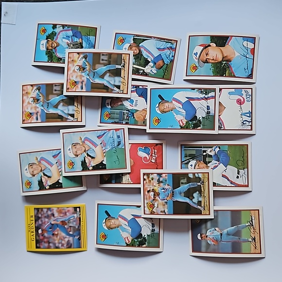 BOGO Montreal Expos Baseball Card Bundle - Picture 1 of 1